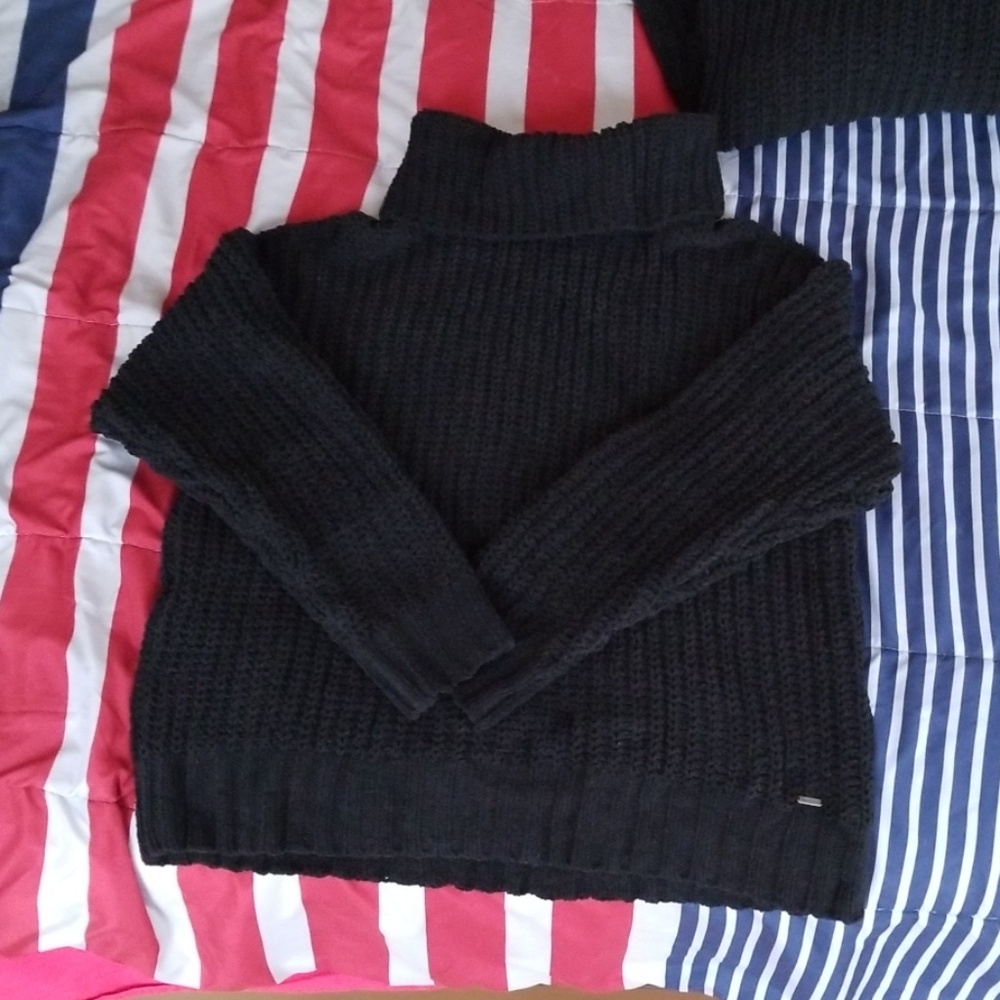 Black oversize turtle neck